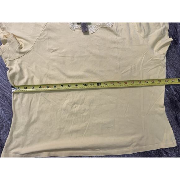 i.e. Woman 1X Yellow Lace Trim Scoop Neck Short Sleeve Stretch Top Plus Size - Picture 4 of 5
